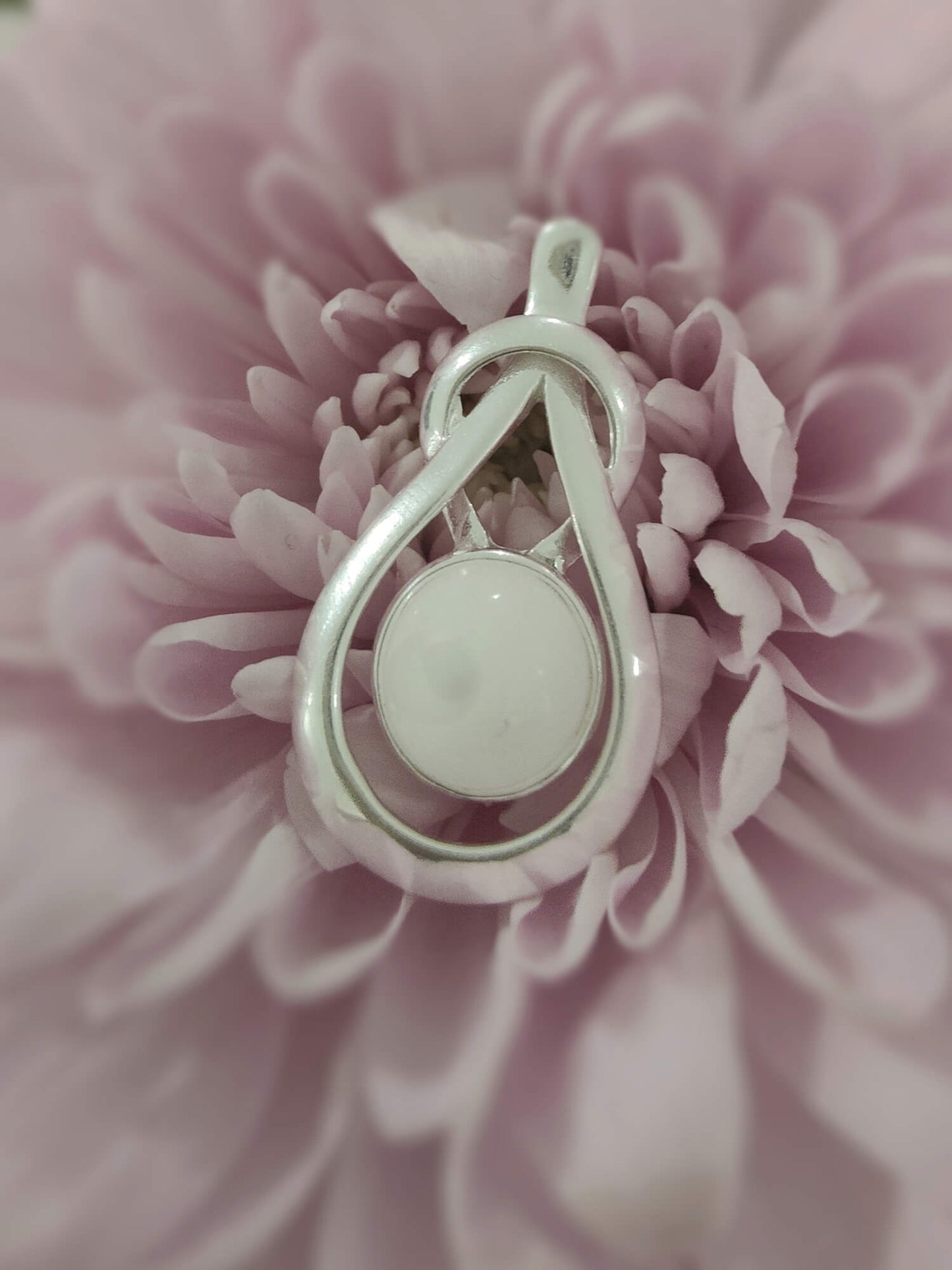 Breastmilk Jewellery UK – Sterling Silver Breastmilk Knot Necklace