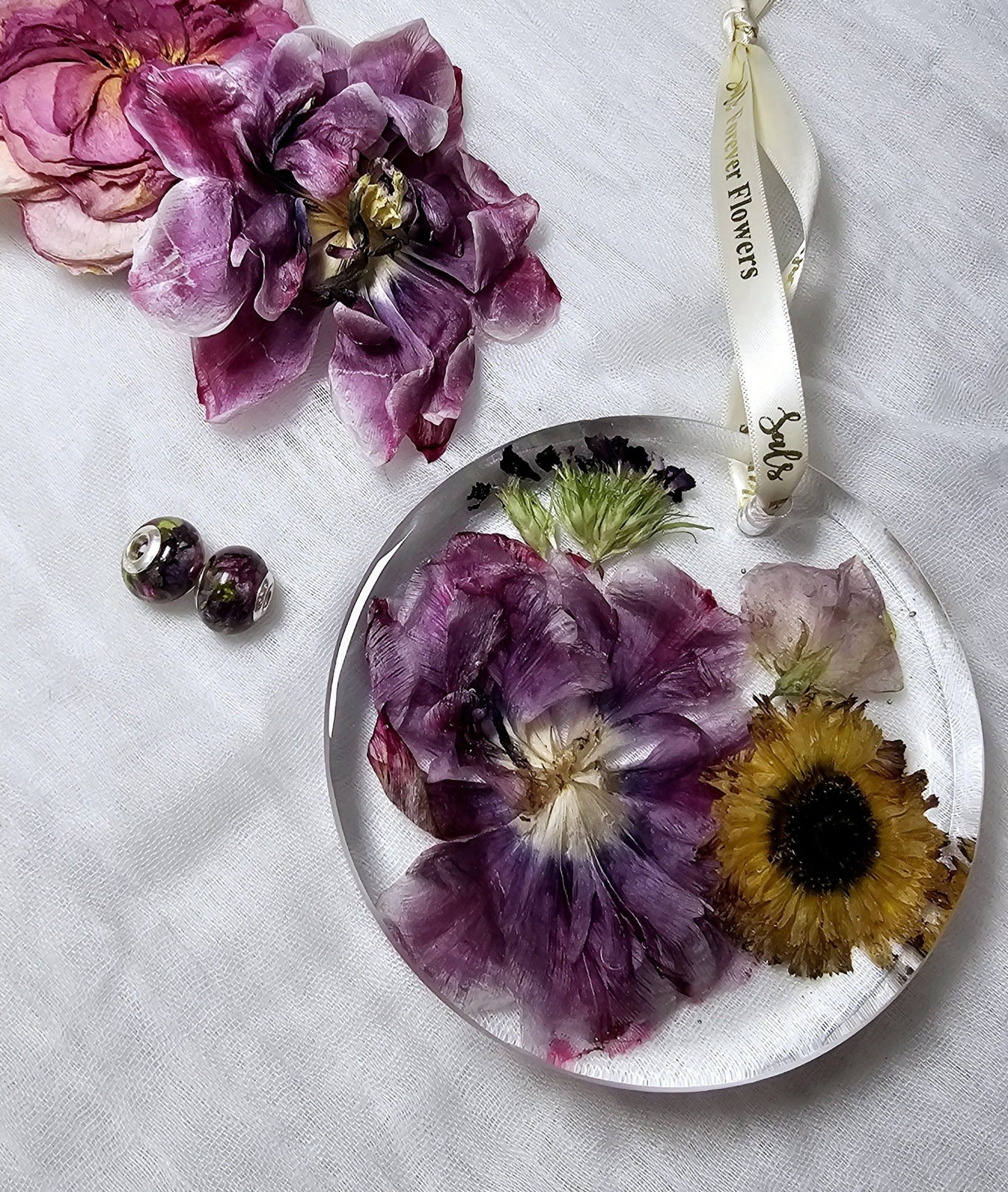 Floral Hanging Preservation Disk – Wedding & Funeral Flowers in Resin UK Keepsake