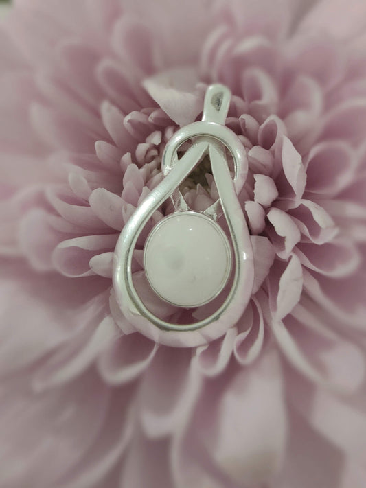 Breastmilk Jewellery UK – Sterling Silver Breastmilk Knot Necklace