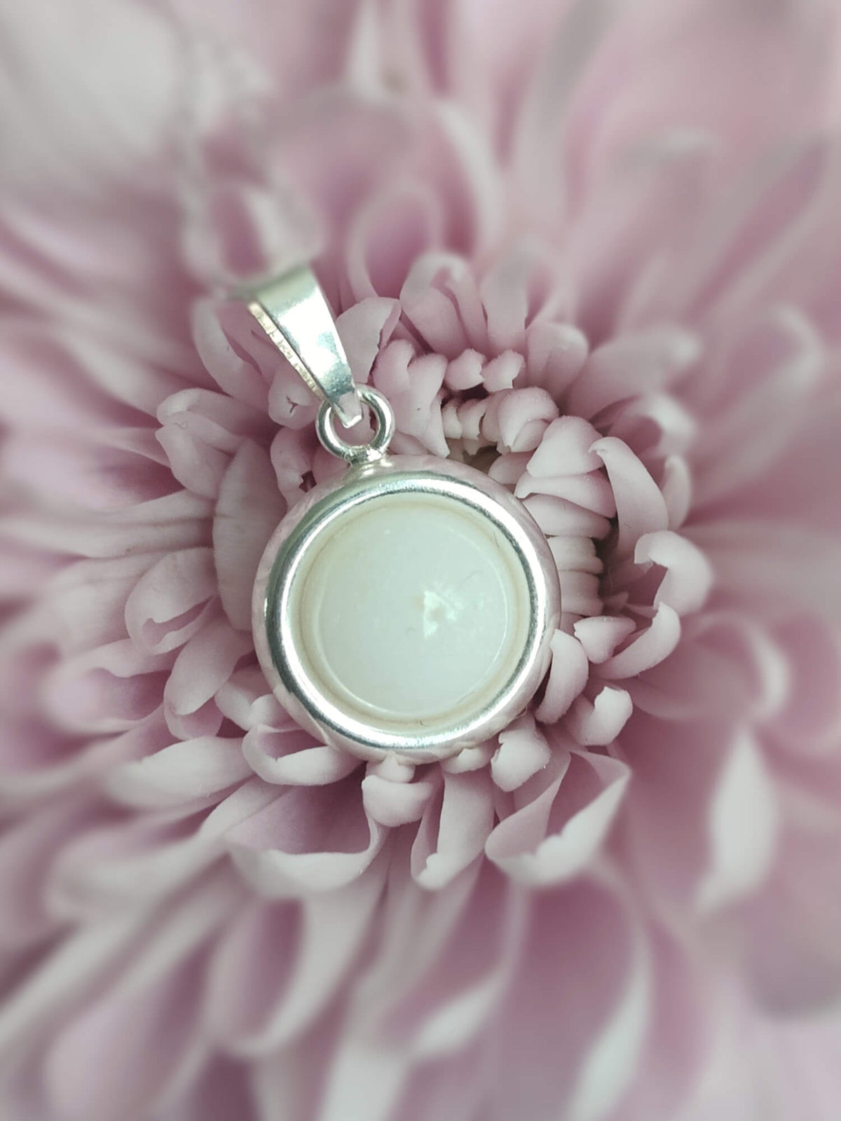 Breastmilk Jewellery UK – Sterling Round Breastmilk Necklace Mum Gift