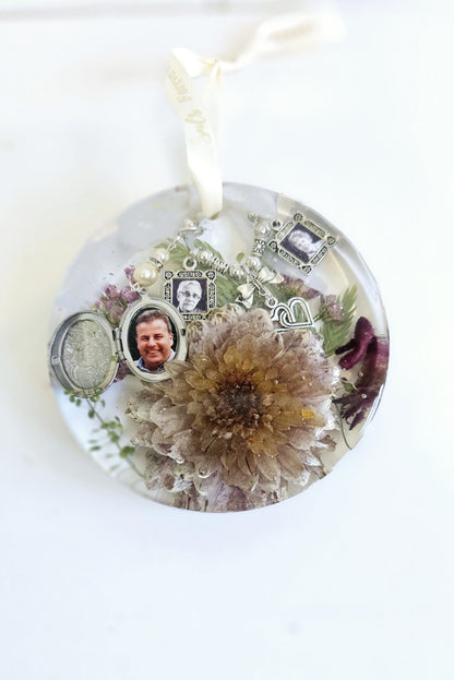 Floral Hanging Preservation Disk – Wedding & Funeral Flowers in Resin UK Keepsake