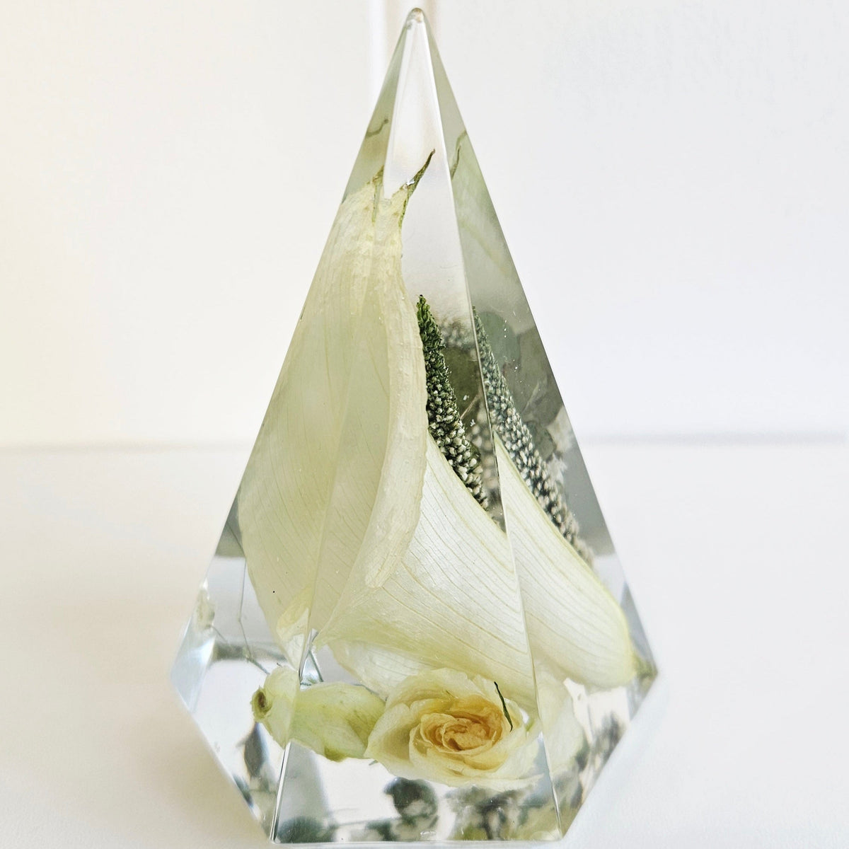 Geometric Resin Pyramid Flower Preservation Ring Holder – Wedding & Memorial Keepsake UK