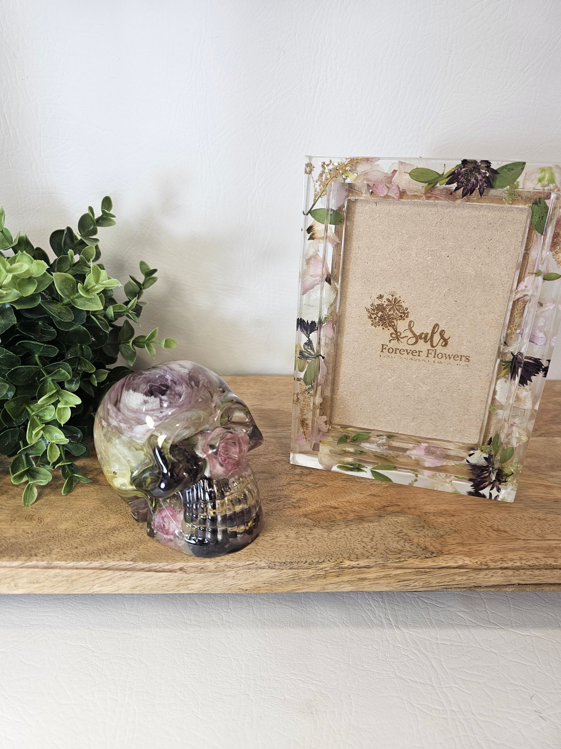 Wedding flower preservation resin skull and photo frame 