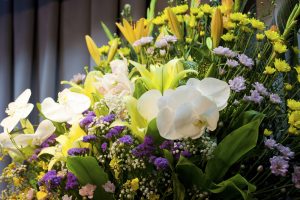 Read more about the article What Do People Do With Funeral Flowers?